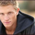 Anthony Konechny cast� en tant que r�current