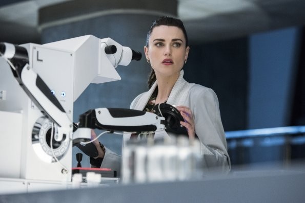 Lena Luthor dans son labo