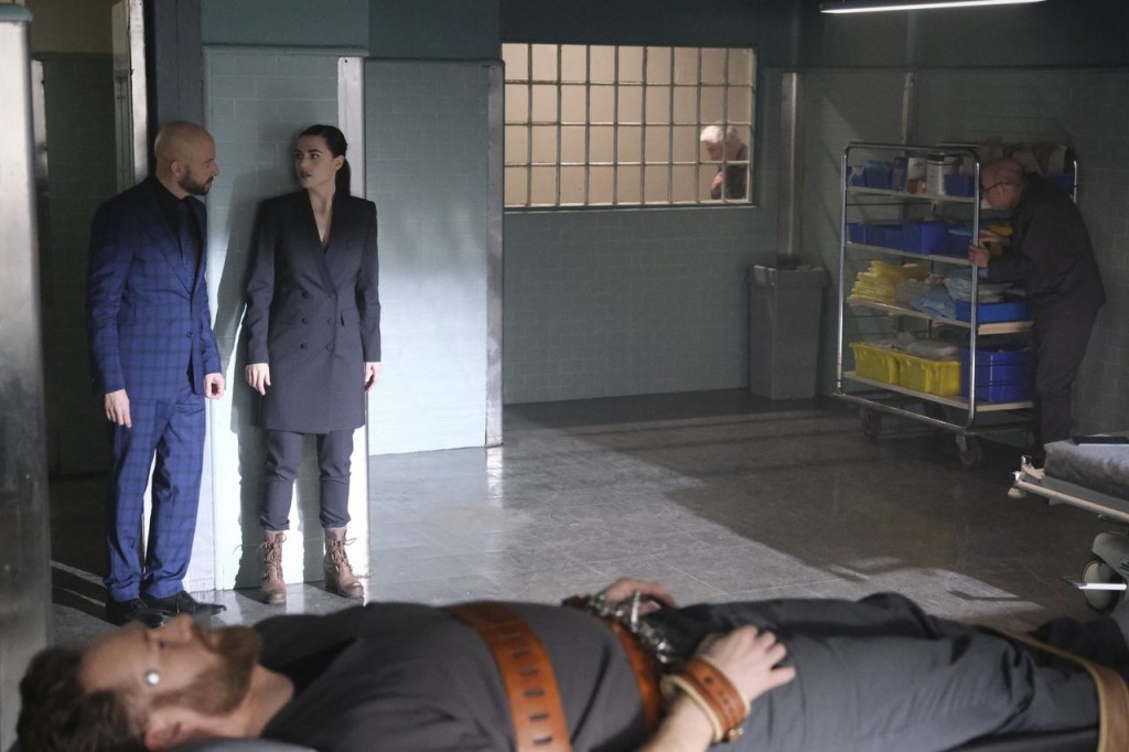 Lex Luthor (Jon Cryer) et Lena Luthor (Katie McGrath) à la prison
