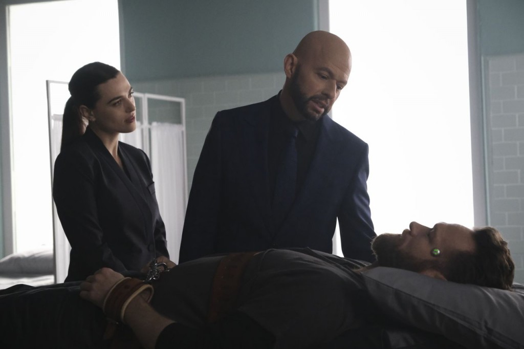 Lena Luthor (Katie McGrath) et Lex Luthor (Jon Cryer) testent Non Nocere