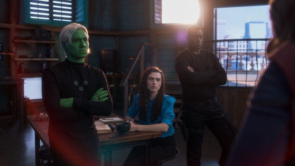 Brainiac-5 (Jesse Rath), Lena Luthor (Katie McGrath), J'onn J'onzz (David Harewood) et Kara Danvers (Melissa Benoist)