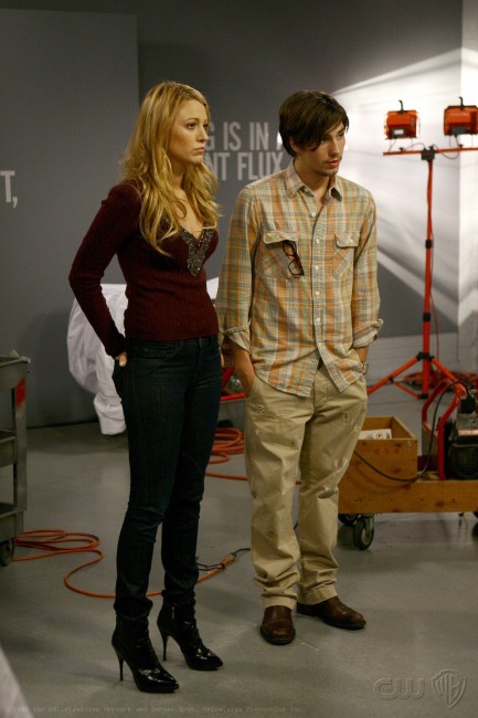 Serena admire le travail d'Aaron