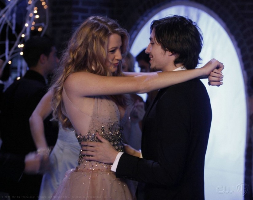 Aaron et Serena dansent